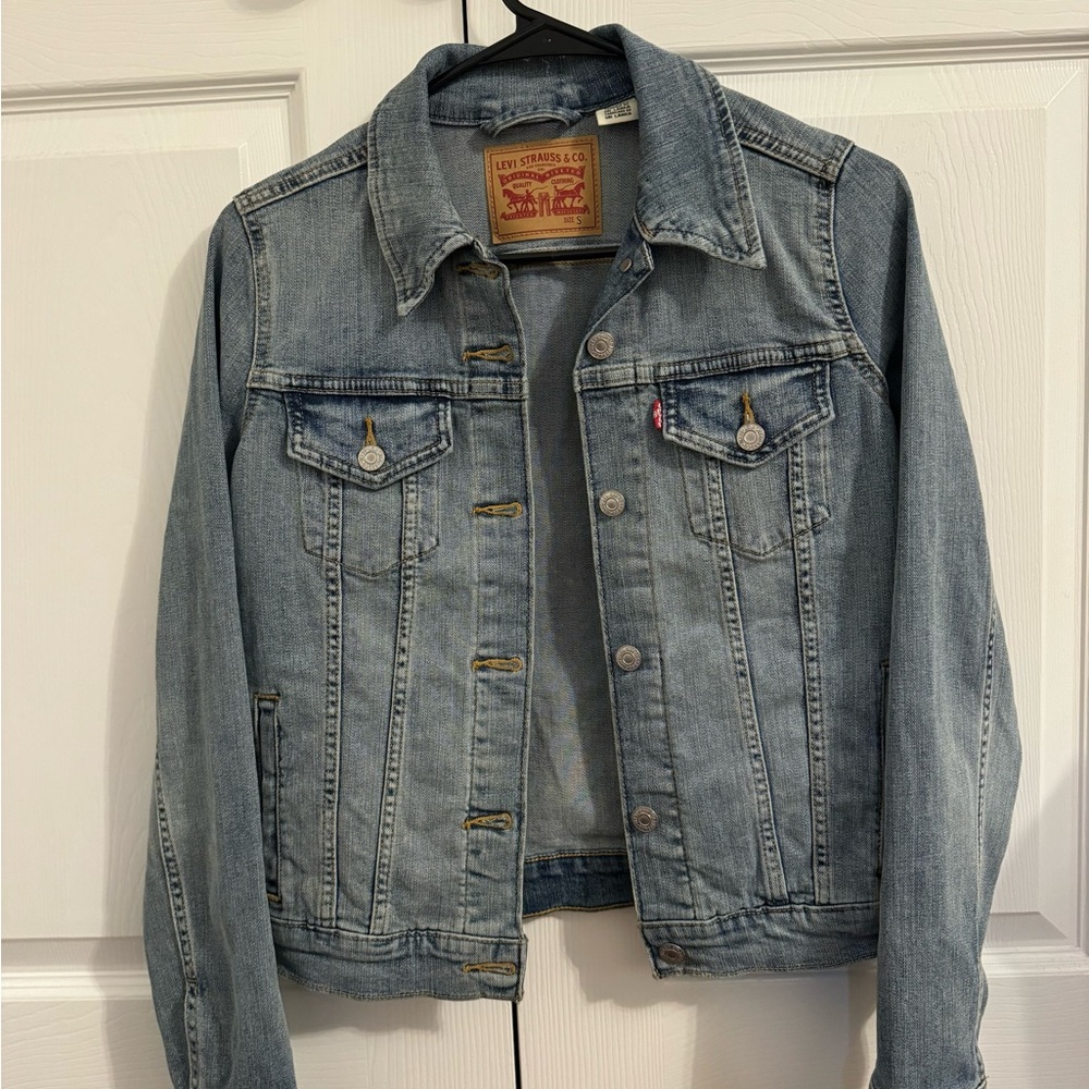 Women’s Small Levi’s Light Blue Button Up Denim Jacket EUC